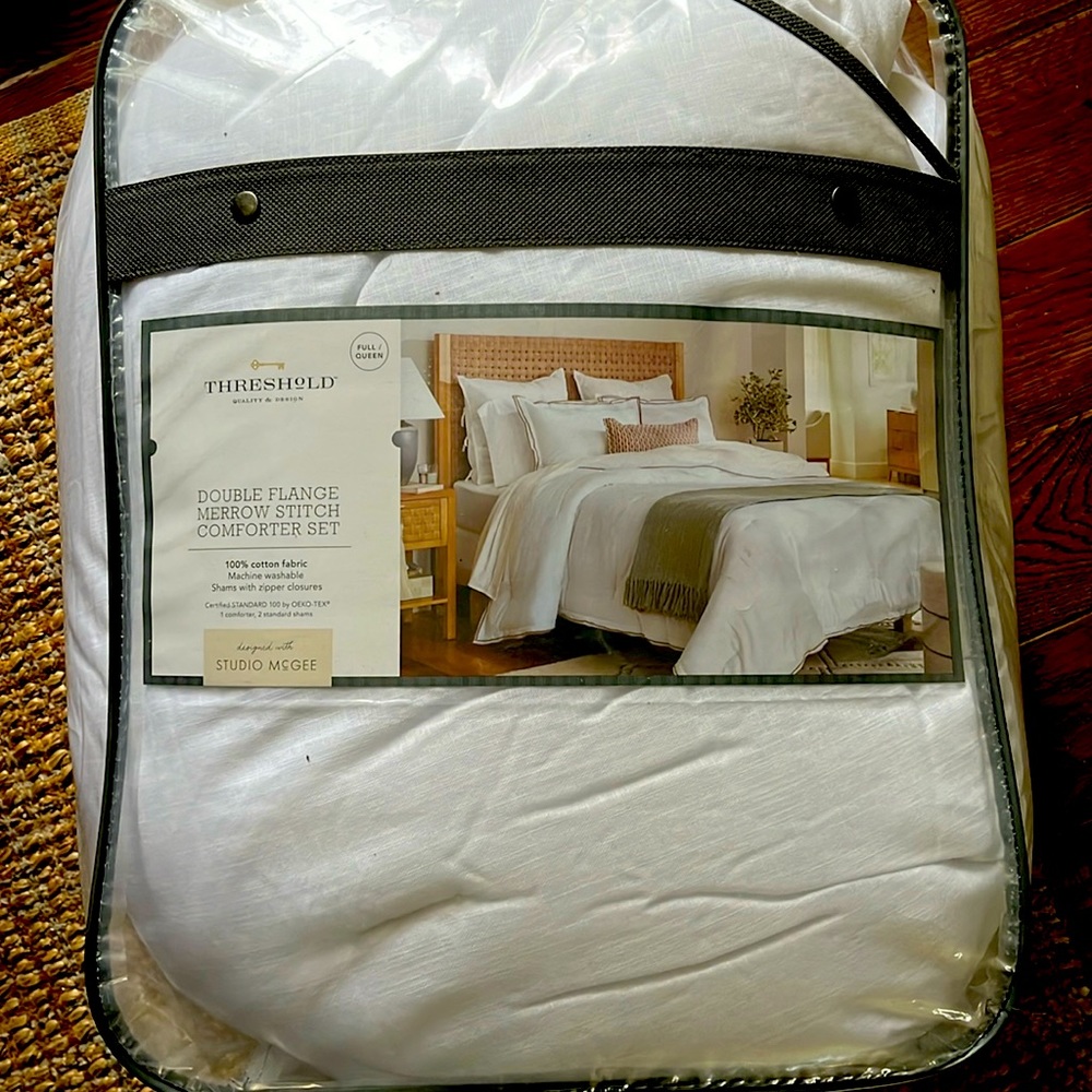 Comforter Set Queen Size-Threshold Target NEW NEVER USED